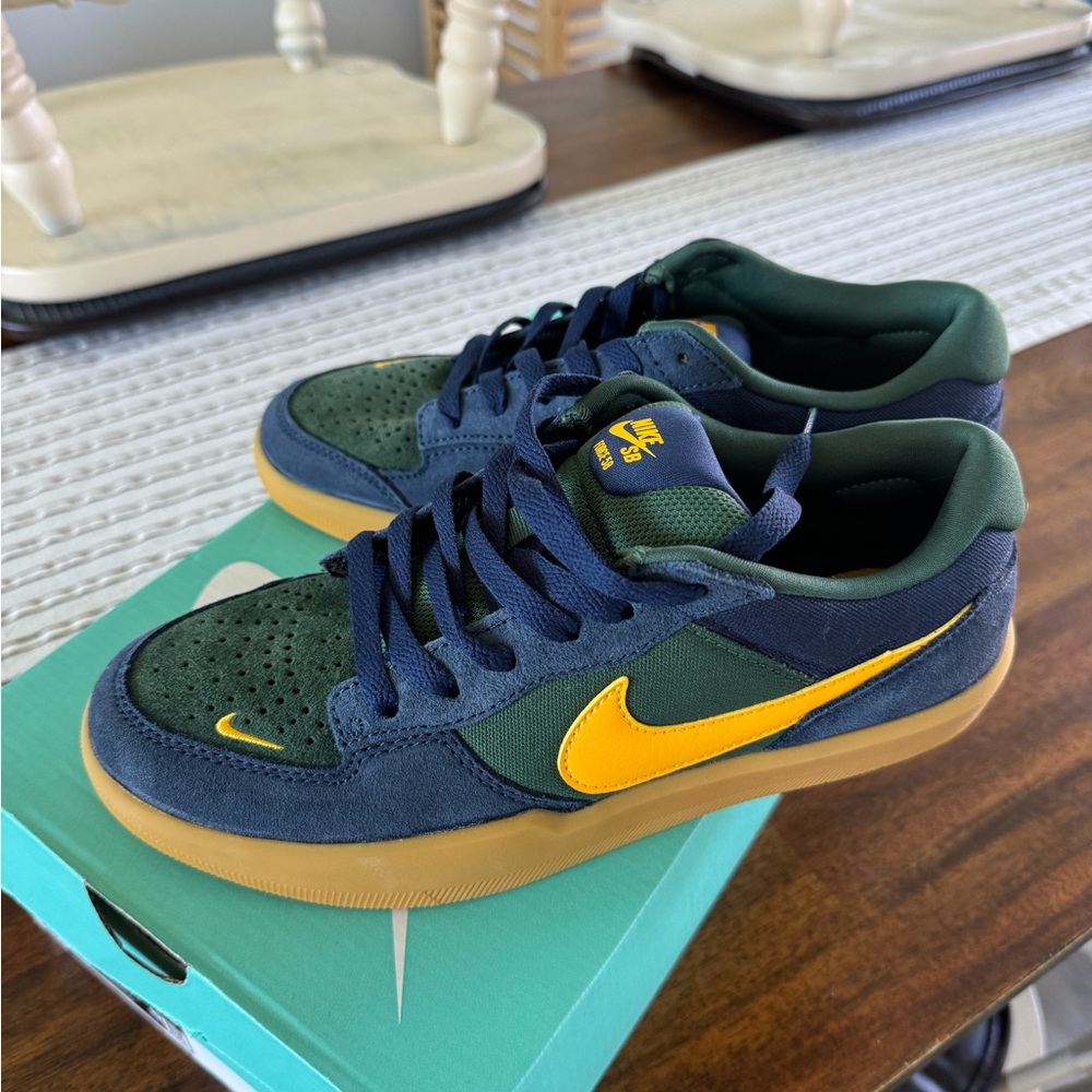 Nike SB Force 58 in Midnight Navy and University Gold